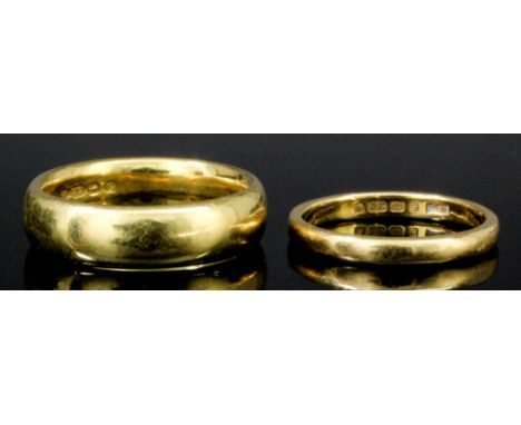 A gentlemen's 22ct gold plain wedding band (gross weight 8.5 grammes - ring size M) and lady's 22ct gold plain wedding band (