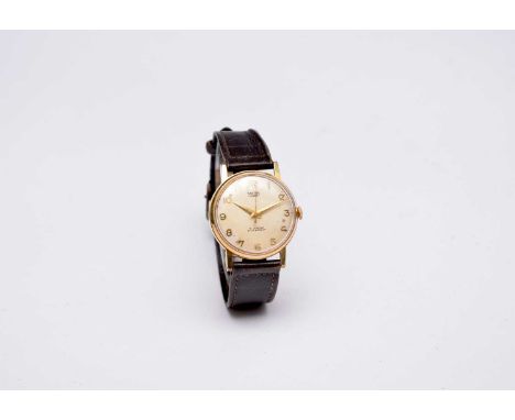 Smiths: A gentleman's yellow metal wristwatchModel: EverestDate: Circa 1965Movement: Jewelled, Cal.10104e, manualDial: Linen,