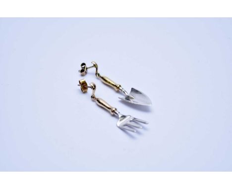 A pair of 9ct yellow and white gold trowel and fork earrings, hallmarked London 1993, with post fittings, total weight approx