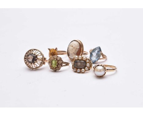 A collection of seven rings, comprising; a 9ct gold single cultured pearl example, size P, a 9ct gold peridot and split pearl