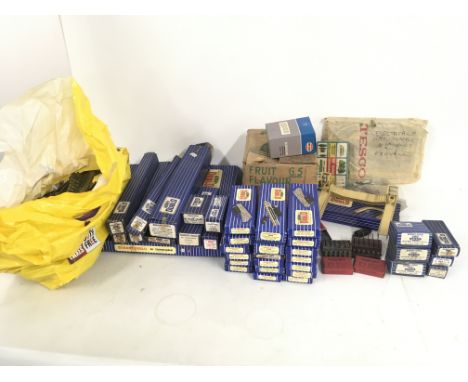A collection in excess of 40 pieces HORNBY DUBLO model railway track and accessories. Includes bag containing loose rail trac
