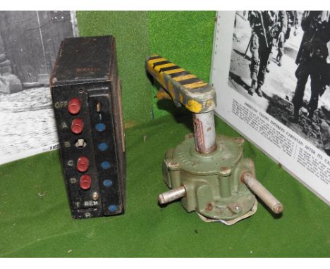 A US Army WW2 Signal Corps Radio Control Box BC-602-B24524 COC 11811-WF-43 295 5003 A Crown M 110 J/-7-1 (red stencil) SO 834