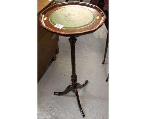 Reproduction mahogany tripod wine table.  CONDITION REPORT: No obvious damage.