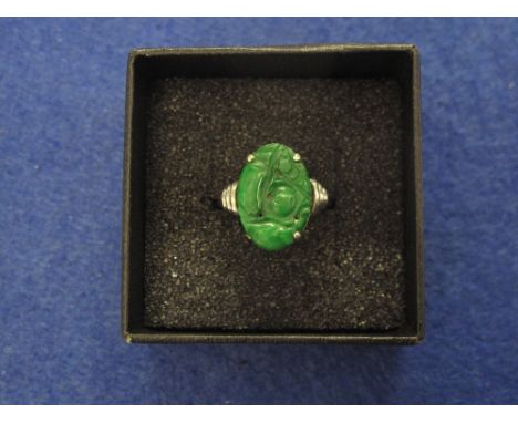 9ct white gold Art Deco carved jade ring.  CONDITION REPORT: Size - H½.  Possible split to band?