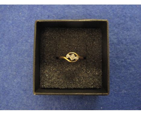 18ct gold three stone diamond cross over ring.  CONDITION REPORT: 1.8grams