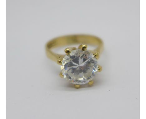 A 9ct gold and cubic zirconia ring, 4.6g, K
