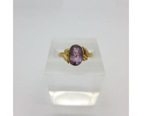 A 9ct gold and amethyst ring, 2g, N