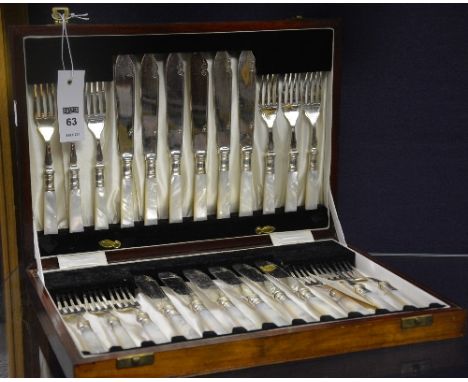 A set of twelve mother of pearl handled Epns fish knives and forks,in fitted wood case CONDITION REPORT: Lot 62 - in good con