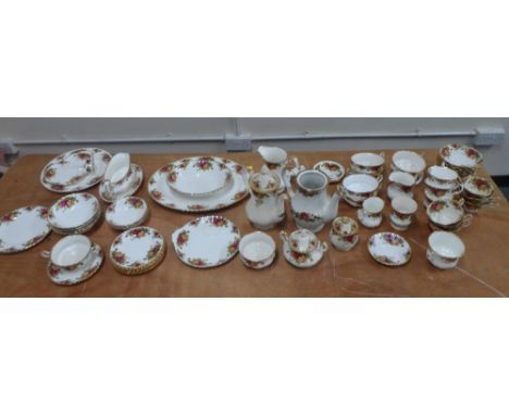 69 pieces of Royal Albert "Old country Roses" bone china tea service (lot),Most of the service is in fine, if not dusty condi