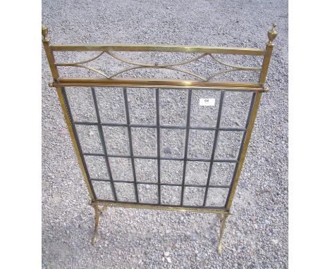 Edwardian brass fire screen with lead glazed bevelled edge glass panels and urn shaped finials (width 54cm) 