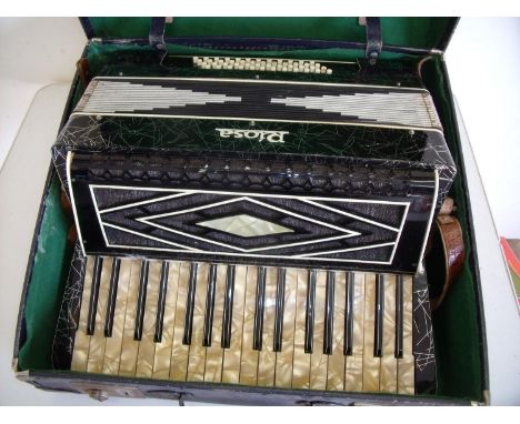 Riosa cased piano accordion 