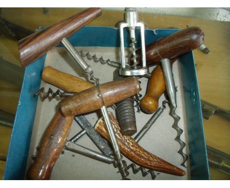 Collection of various assorted vintage and other corkscrews 