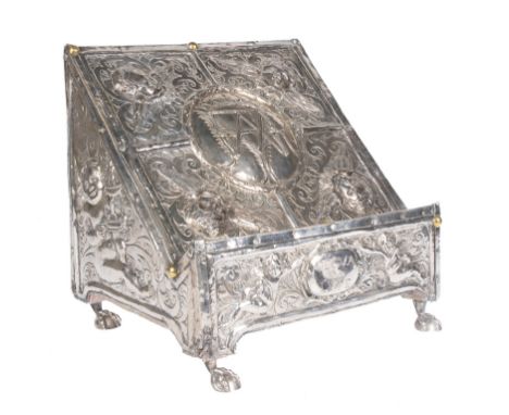 Embossed silver covered wooden lectern. Colonial School. Mexico. 18th century.31 x 33 x 27,5 cm.Made from sheets of embossed 