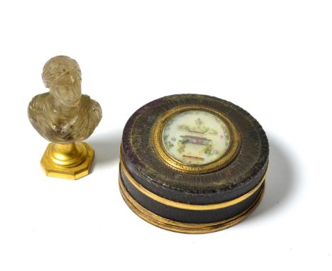 ^ An early 19th century gilt metal mounted tortoiseshell circular snuff box and cover set with a mother-of-pearl panel, 6.5cm
