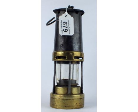 Thomas & Williams Ltd Cambrian Type N1C Miners Safety Lamp stamped 471 to front panel