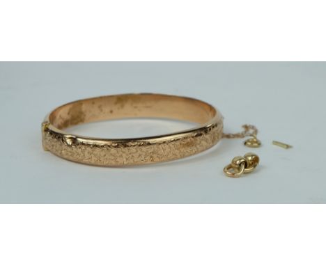 9ct gold bangle and 2 small gold chain ends (13.7 grams)