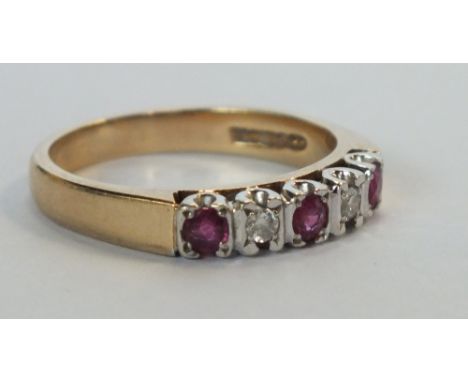 9ct gold ruby & diamond ring  (2.5 grams)