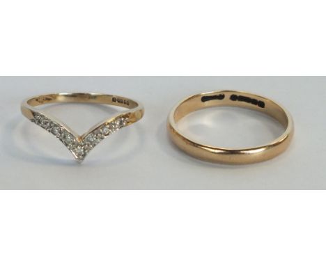 9ct gold & diamond chip ring and 9ct gold wedding band ( 3 grams)