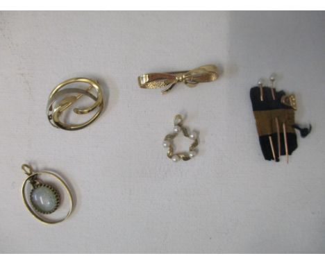 Two 9ct gold brooches, total weight 4.20g, three yellow metal stick pins (one A/F), two set with pearls, a 9ct gold and stone