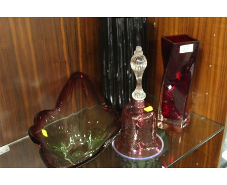 FOUR VINTAGE PIECES OF GLASS TO INCLUDE A VICTORIAN CRANBERRY BELL, LARGE FREEFORM MURANO GLASS CENTREPIECE