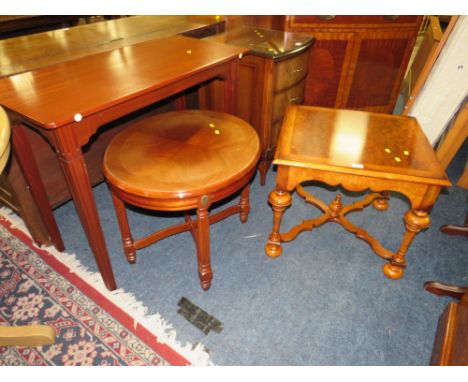 A WALNUT LAMP TABLE, MAHOGANY LAMP TABLE AND A SIDE TABLE (3)