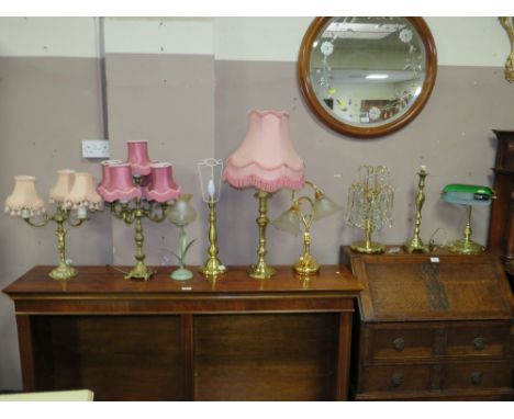 NINE ASSORTED BRASS TABLE LAMPS TO INCLUDE A BANKERS LAMP