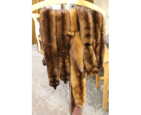 A COLLECTION OF ASSORTED VINTAGE MINK FUR STOLES ETC