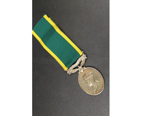 A GEORGE VI MEDAL AND RIBBON FOR EFFICIENT SERVICE TO 925514 BDR. K. W. GOLE. RA