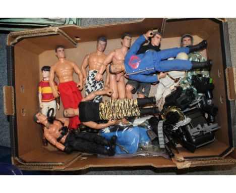 A TRAY OF ASSORTED VINTAGE ACTION MEN ETC
