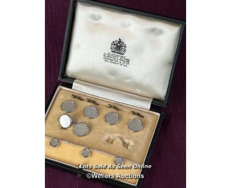 925 SILVER BUTTON AND CUFFLINK SET (MISSING CUFFLINK HAS NOW BEEN FOUND, NOT YET PHOTOGRAPHED) 