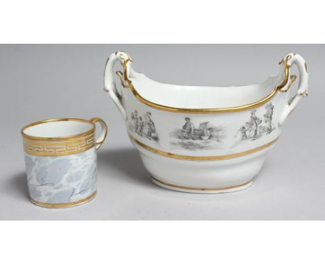 AN EARLY 19TH CENTURY FLIGHT BARR AND BARR COFFEE CAN painted with a marbled ground under a gilt border and a BARR FLIGHT AND