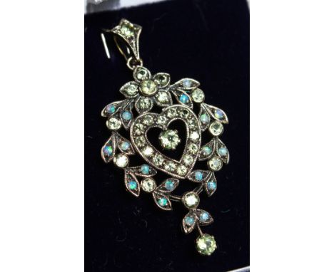 A GOOD 9CT GOLD PERIDOT AND OPAL PENDANT.