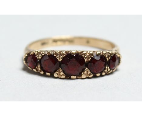 A 9CT GOLD VICTORIAN GARNET RING.