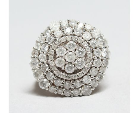 A 9CT GOLD AND DIAMOND CLUSTER RING.