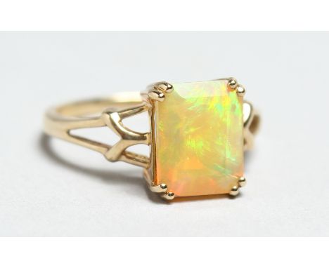 A GOLD AND OPAL RING.