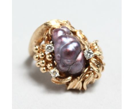 A GOLD, DIAMOND AND BAROQUE PEARL RING.