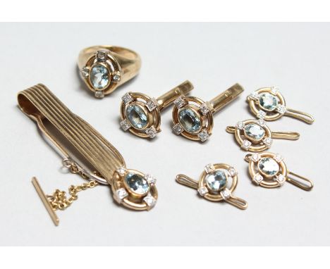 A SUPERB AQUAMARINE SET RING, CUFF LINKS, TIE PIN AND STUDS, 9CT GOLD.