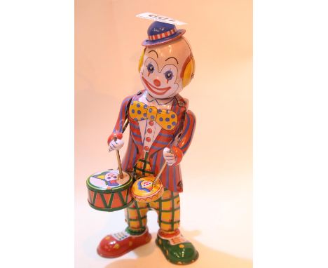 Contemporary tin clown playing the drums. P&amp;P Group 1 (£14+VAT for the first lot and £1+VAT for subsequent lots) 
