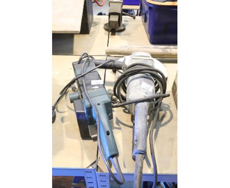 Black and Decker KG 1825 1800w angle grinder. Not available for in-house P&P.Condition Report: All electrical items in this l