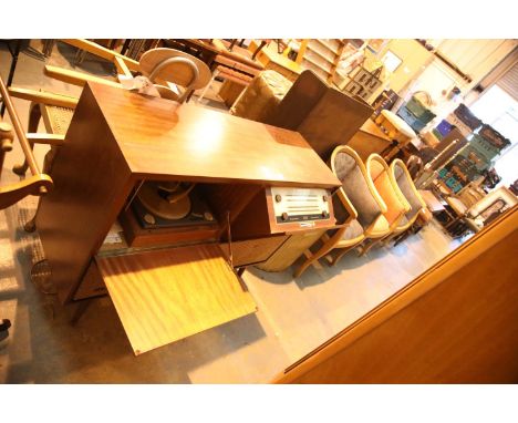 Vintage Monarch radiogram. Not available for in-house P&amp;P. 