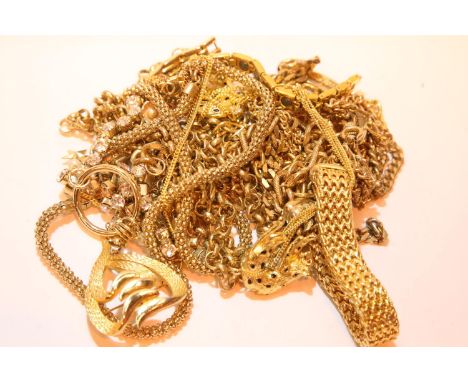 Box of mixed yellow metal chains, brooches etc. P&amp;P Group 1 (£14+VAT for the first lot and £1+VAT for subsequent lots) 