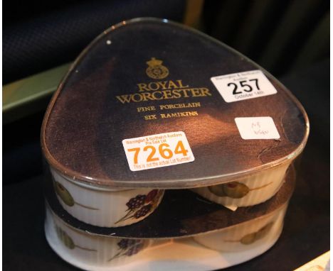 Six boxed Royal Worcester Ramikins. Two boxed Royal Winton ashtrays Guinness and Worthington. P&amp;P Group 2 (£18+VAT for th