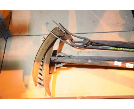 Mixed vintage garden tools. Not available for in-house P&amp;P 