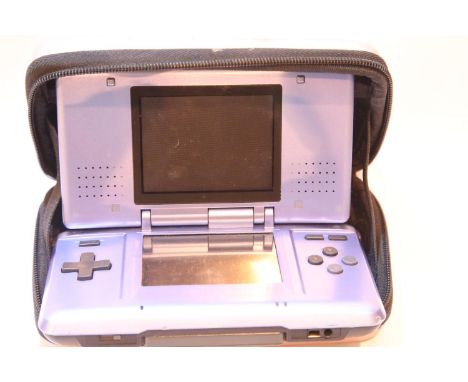 Nintendo DS with brain training game. P&amp;P Group 1 (£14+VAT for the first lot and £1+VAT for subsequent lots) 