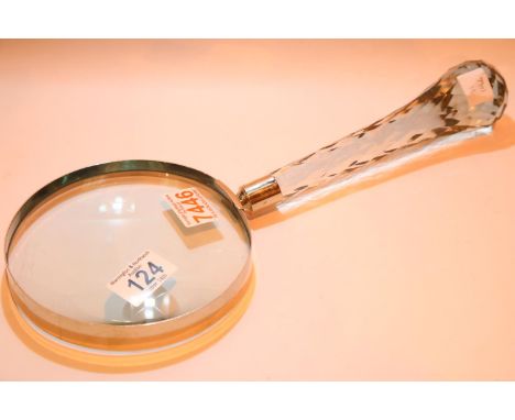 Large glass handled magnifying glass, L: 37 cm. P&amp;P Group 2 (£18+VAT for the first lot and £3+VAT for subsequent lots) 