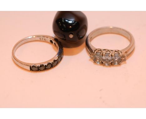 Two modern stone set silver rings and a large black pendant. P&amp;P Group 1 (£14+VAT for the first lot and £1+VAT for subseq