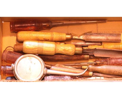 Box of mixed wood working chisels and a vintage oil can. P&amp;P Group 2 (£18+VAT for the first lot and £3+VAT for subsequent