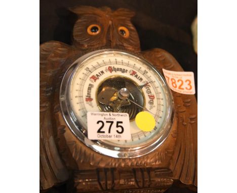 Novelty carved wood owl figurine with central aneroid barometer. Not available for in-house P&amp;P. 