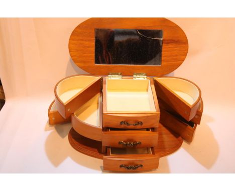 Stained pine small jewellery box. P&amp;P Group 1 (£14+VAT for the first lot and £1+VAT for subsequent lots) 