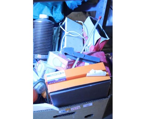 Quantity of vintage photography equipment. Not available for in-house P&amp;P. 